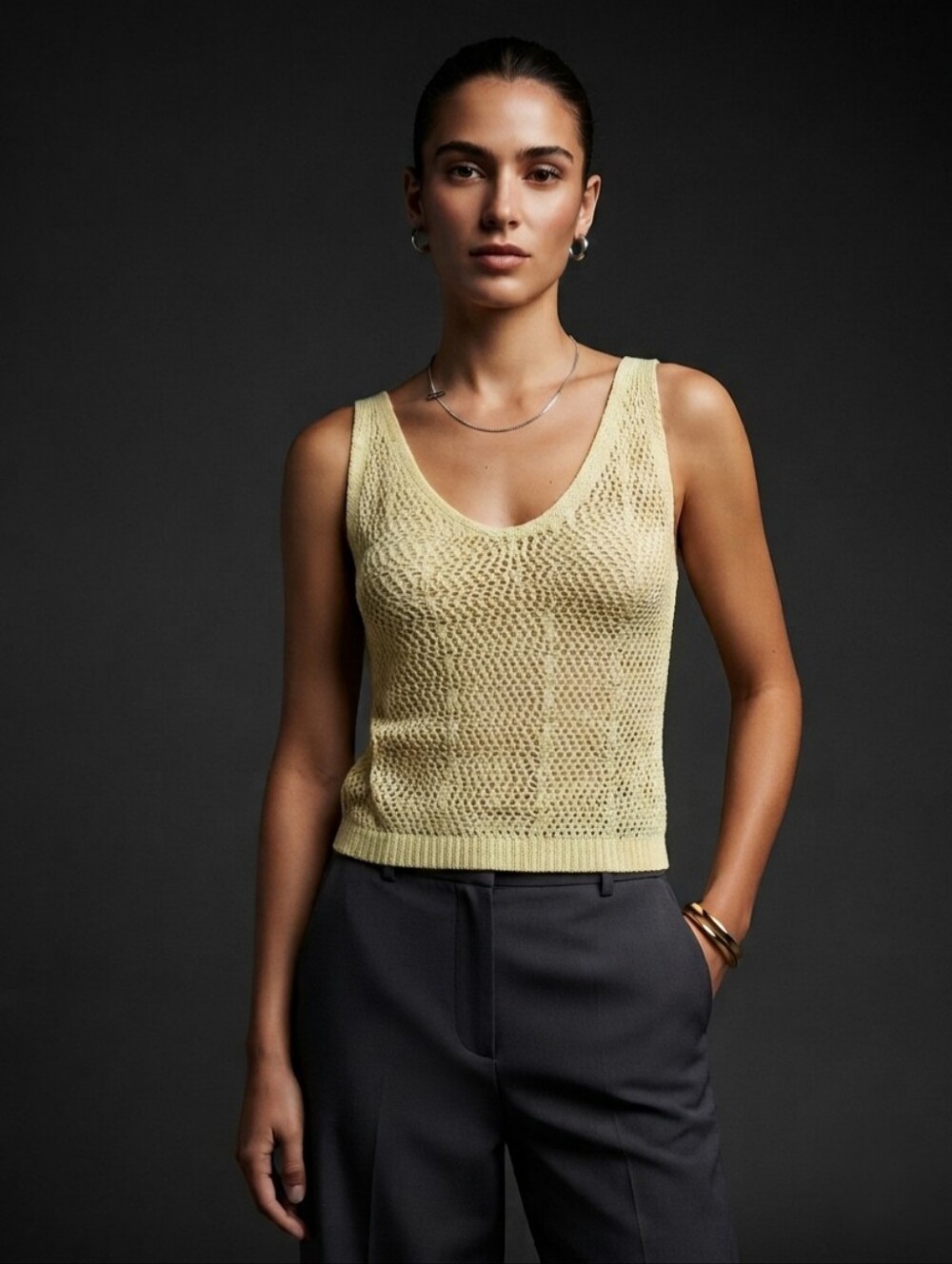 Lefties Cotton Lightweight Knit Tank Top in Pale Yellow size S
